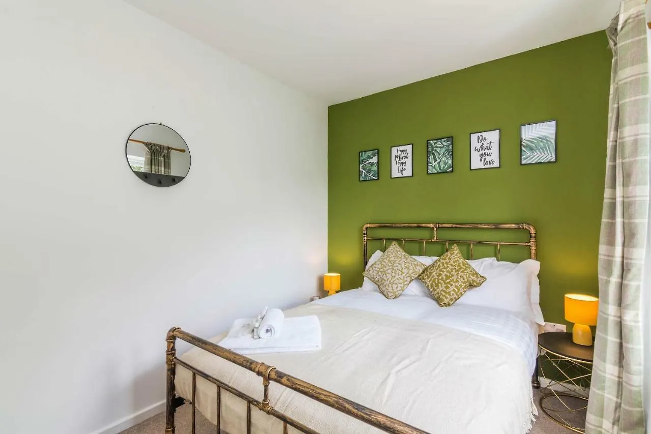 De Luxe Short Stays-Mapperley House Nottingham 0*,  United Kingdom
